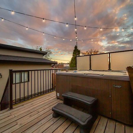 Bright Modern Home - King Bed - Free Parking - Fireplace - Fast Wi-Fi - Free Netflix Edmonton Zewnętrze zdjęcie