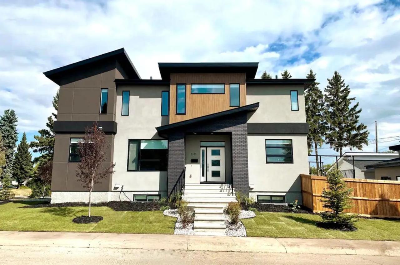 Bright Modern Home - King Bed - Free Parking - Fireplace - Fast Wi-Fi - Free Netflix Edmonton Zewnętrze zdjęcie